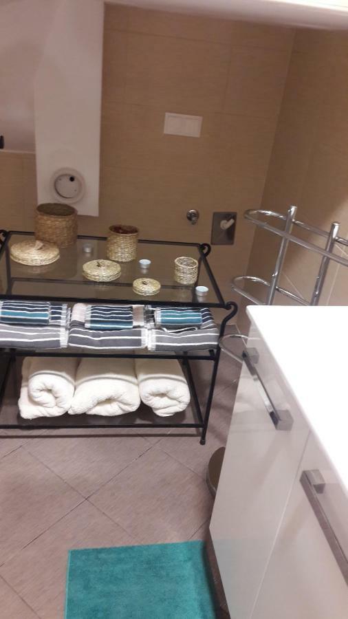 Dora Hotel Njivice Bagian luar foto