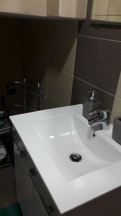 Dora Hotel Njivice Bagian luar foto